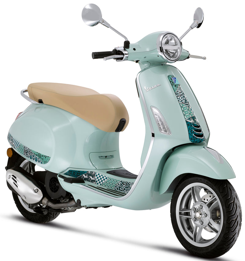 Vespa Primavera 125 E5+ Verde Batik Save £745 on RRP One Available Only.