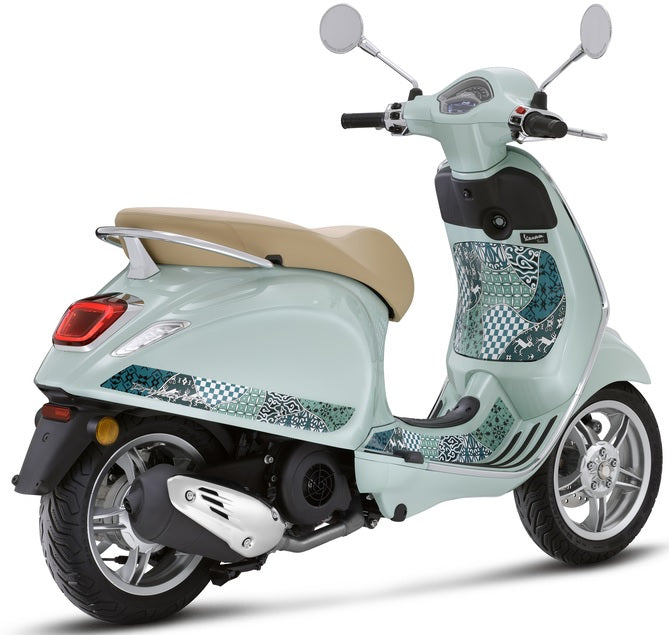 Vespa Primavera 125 E5+ Verde Batik Save £745 on RRP One Available Only.