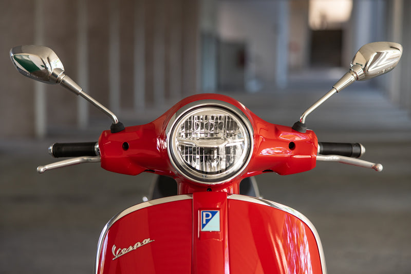 Vespa GTS 300 Super HPE RST22 - Rosso Coraggioso 2024 £750 Saving Upon Registration